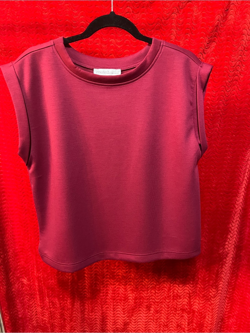 Women’s Zenana Capped Sleeve, Crew Neck , Scuba Material Top size Medium NWOT